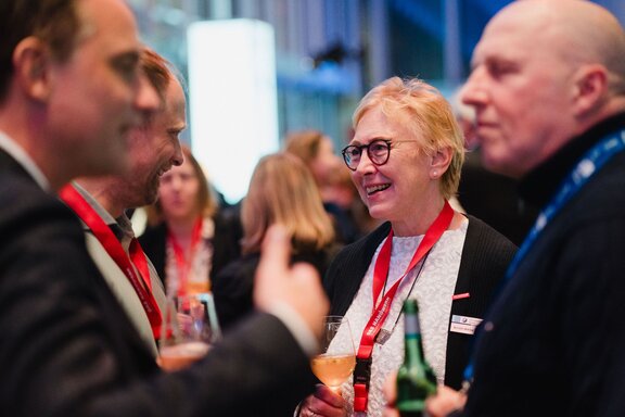 Gespräch zwischen Unternehmern zum Jahresauftakt