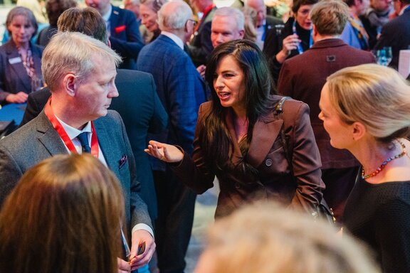 Gespräch zwischen Unternehmern zum Jahresauftakt