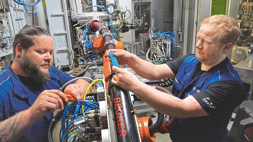 Symbolbild von Fachkräften im Bereich der Industrie