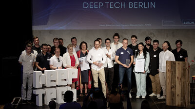 Deep Tech Award Gruppenbild auf der Bühne
