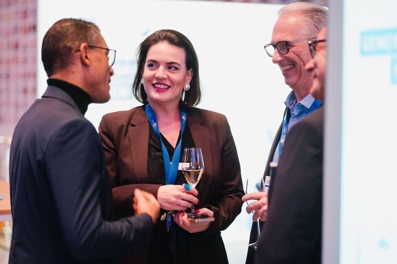 Gespräch zwischen Unternehmern zum Jahresauftakt