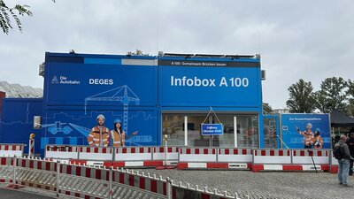 Zu sehen ist die A100-Infobox von außen