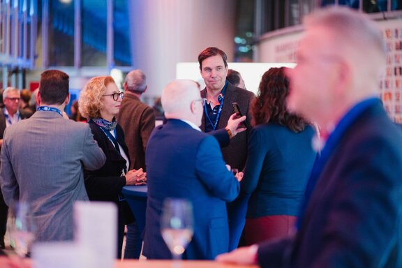 Gespräch zwischen Unternehmern zum Jahresauftakt