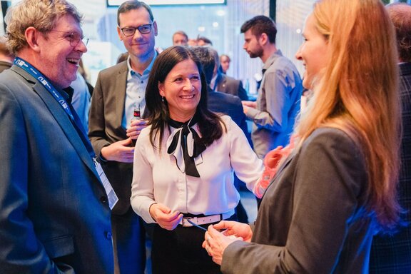 Gespräch zwischen Unternehmern und Katharina Günther-Wünsch zum Jahresauftakt