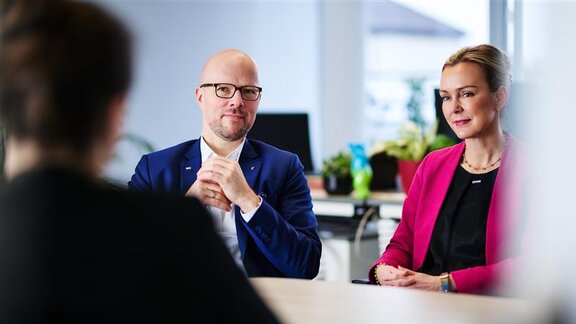 IHK-Präsident Sebastian Stietzel und IHK-Hauptgeschäftsführerin Manja Schreiner