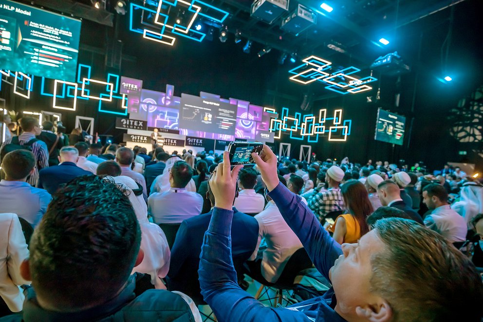 Messebesucher auf Gitex Global