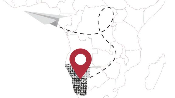 Auf einer stilisierten Landkarte ist Namibia zu sehen und ein Pfeil, der von dort nach Berlin weist.zu sehen,