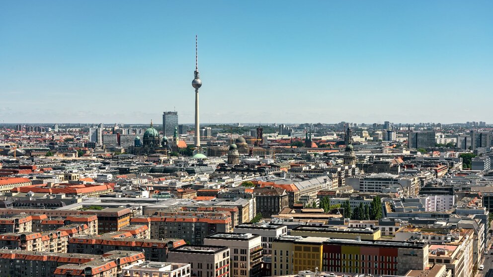 Zu sehen ist Berlin aus Vogelperspektive.