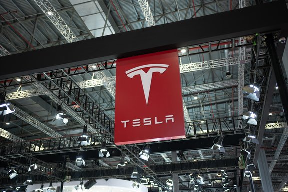 Im Inneren eines Teslawerks