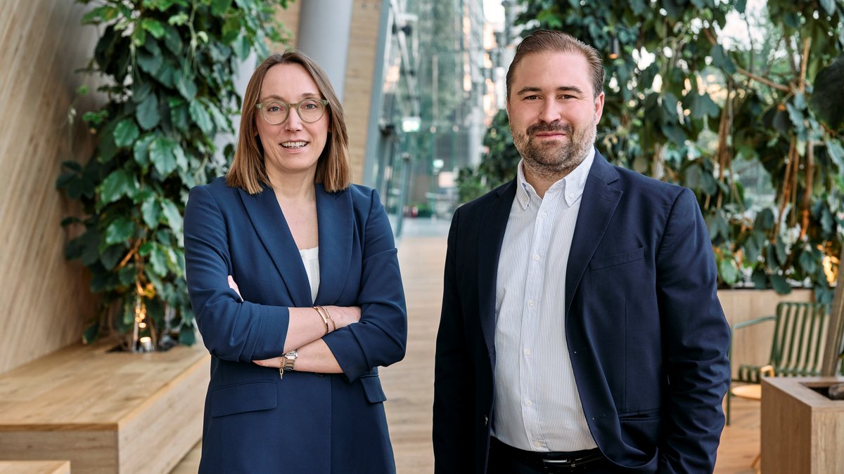 Anneke Scheper und Benjamin Gschnell von der Oxford Properties Group, Eigentümer des Center am Potsdamer Platz