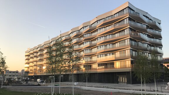 Blick auf ein Gebäude des KunstCampus.