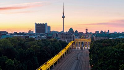 Visualisierung des Host-City-Konzepts: Eine temporäre Verbindung am Brandenburger Tor zeigt, wie Olympische und Paralympische Spiele in den Berliner Stadtraum integriert werden könnten.