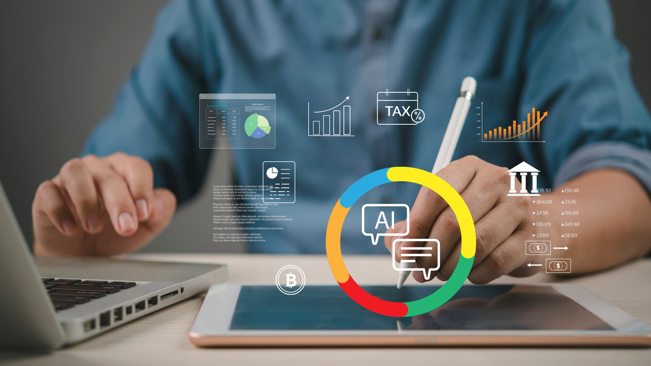 Animierte Arbeit am Laptop mit KI- und Steuersymbolen