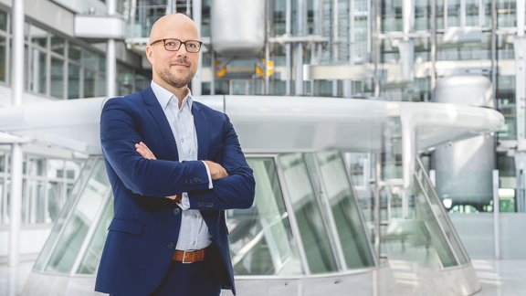 Auf dem Bild ist IHK-Präsident Sebastian Stietzel zu sehen. 