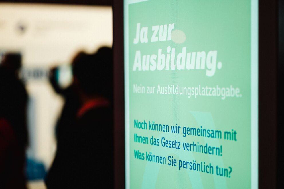 Aufsteller zum Thema Ausbildungsplatzabgabe