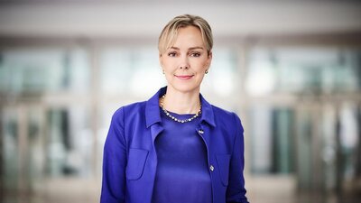 IHK-Hauptgeschäftsführerin Manja Schreiner in einer Portraitaufnahme.