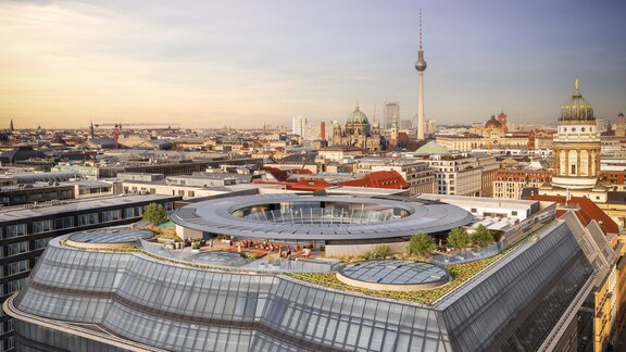 Visualisierung des Gebäudes nach Fertigstellung mit Aussicht auf die Dachterrasse und Blick auf Berlin