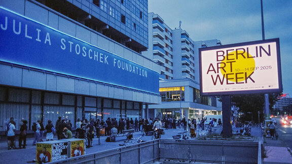 Impression von Berlin am Abend während der Berlin Art Week 2025.
