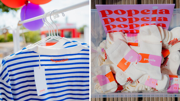 Links: Ein gestreiftes T-Shirt an einer Kleiderstange. Rechts: Viele Popeia-Socken in einer Kiste.  