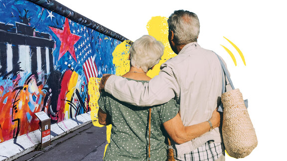 Fotocollage von einem Ehepaar welches auf die East Side Gallery schaut.