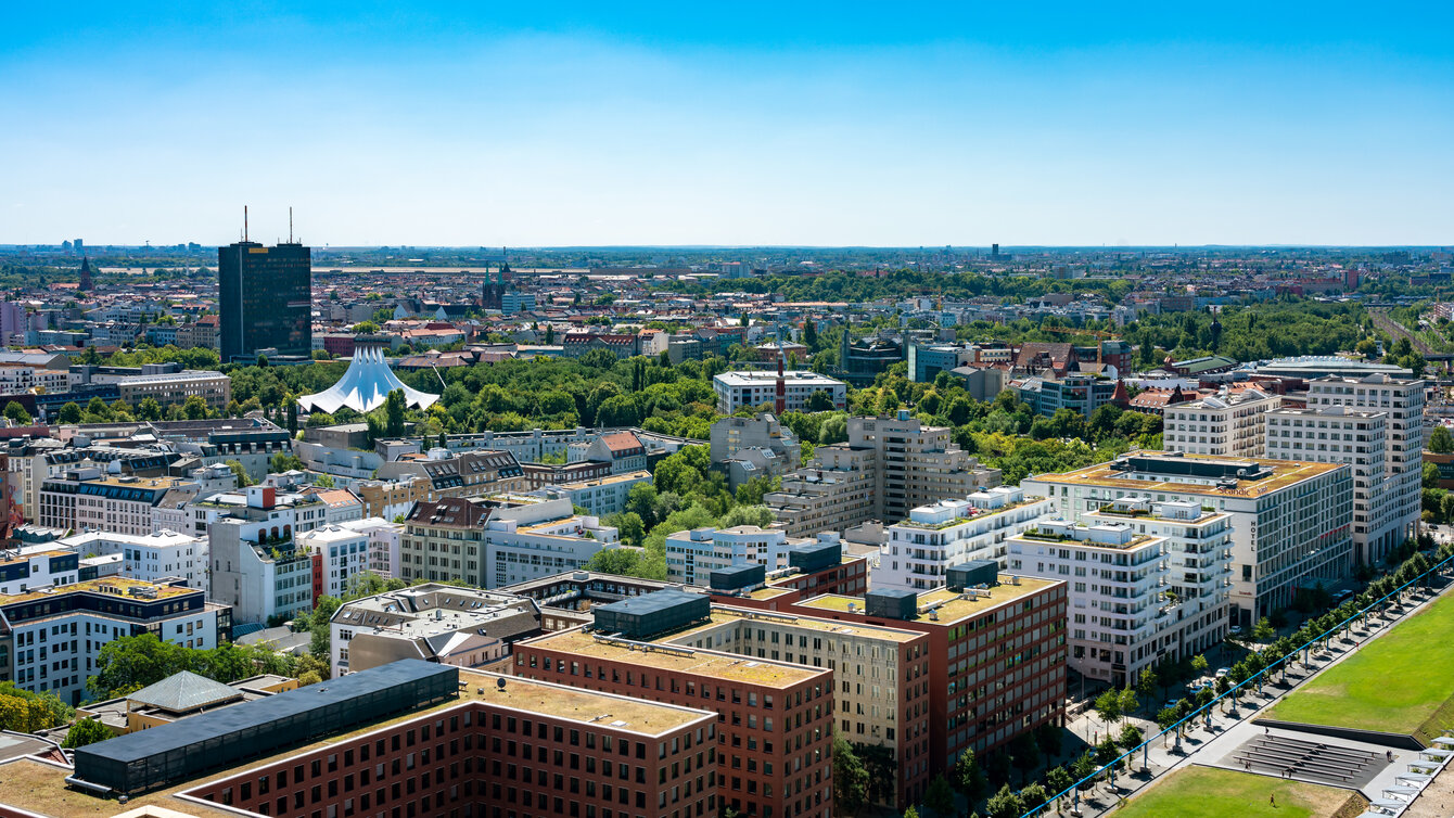 Panorama von Berlin im Sommer.