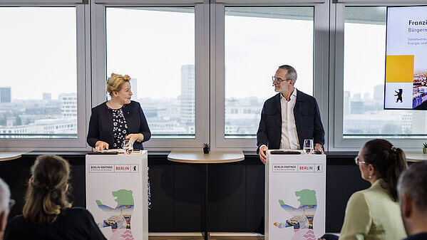 Foto von Franziska Giffey (SPD) bei einer Pressekonferenz