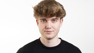 Porträtfoto von Moritz Holländer, Gründer von Almedia.