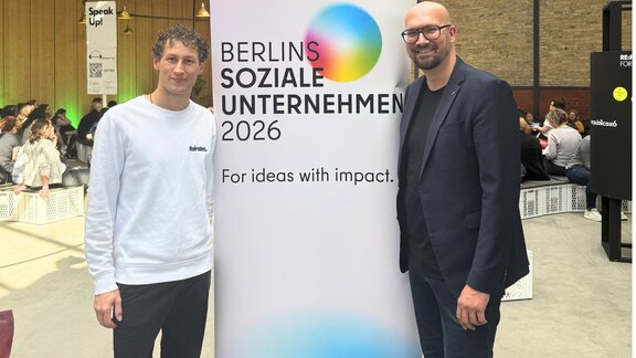 Fairster CEO Tobias Hirt gemeinsam mit dem Berliner Staatssekretär Michael Biel.
