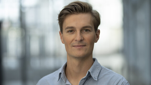 Porträt von Maxim Streletzki, Co-Eigentümer des Estrel in Berlin. 