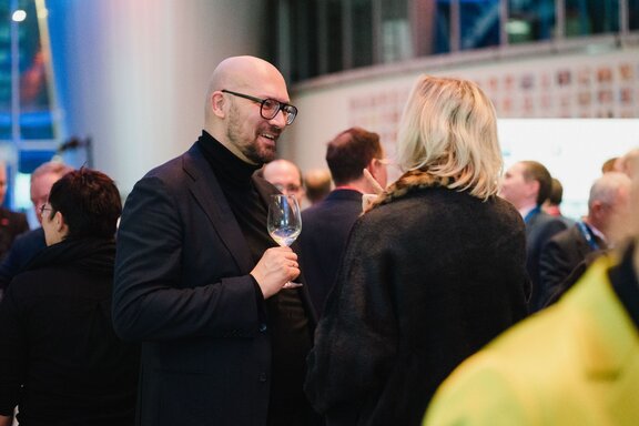 Gespräch zwischen Unternehmern zum Jahresauftakt